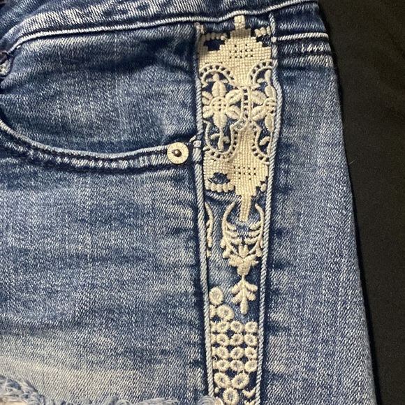 Jean shorts with pattern on sides - Picture 3 of 3